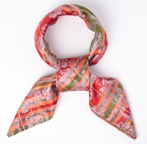 Hovedbilde Victoria silkeskjerf - R&oslash;d, Oransje & gr&oslash;nn 